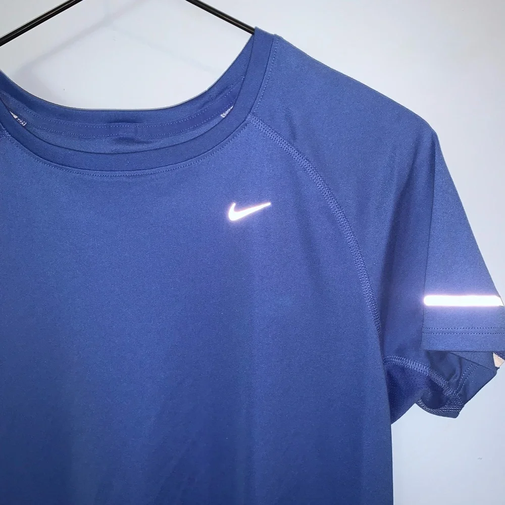 Nike men’s activewear shirt - Picture 2 of 9